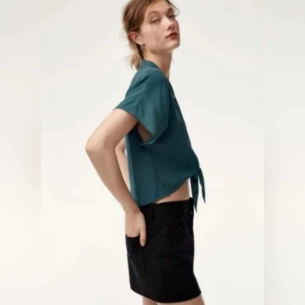Aritzia Wilfred Free Straver Black Denim Mini Skirt size 10, Waist 16.4"